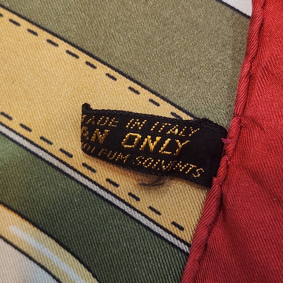 CELINE SCARF AND FONDATION LOUIS VUITTON TOTE BAG 2 ITEMS - Picture 12 of 14